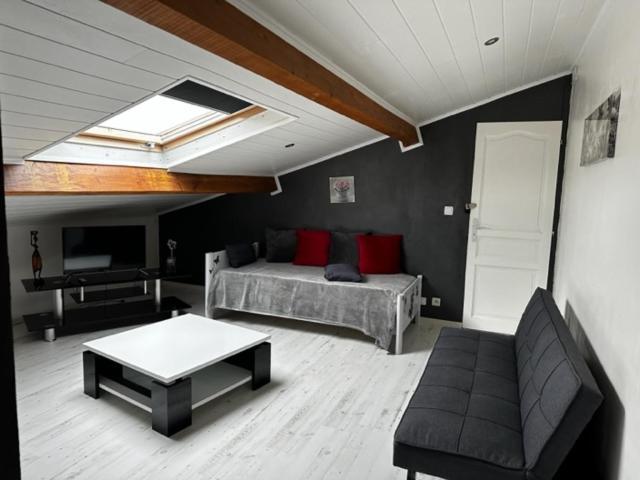 Appartement Mansarde Et Climatise 50 M2 Pompignan  المظهر الخارجي الصورة
