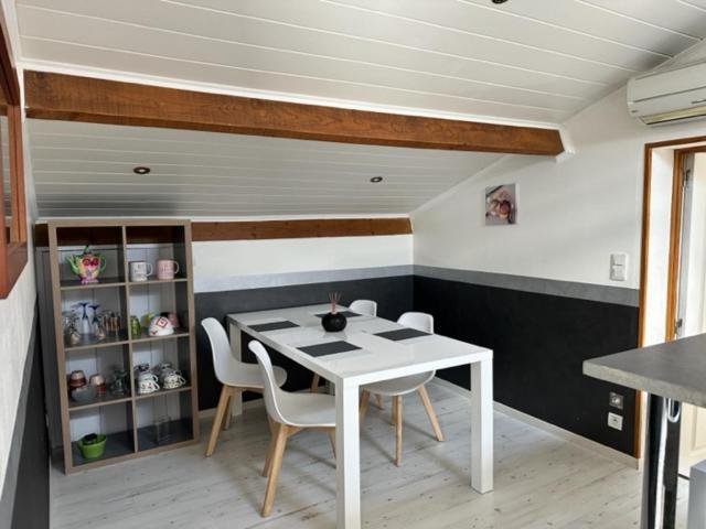 Appartement Mansarde Et Climatise 50 M2 Pompignan  المظهر الخارجي الصورة