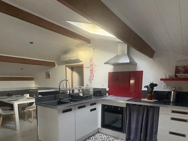 Appartement Mansarde Et Climatise 50 M2 Pompignan  المظهر الخارجي الصورة