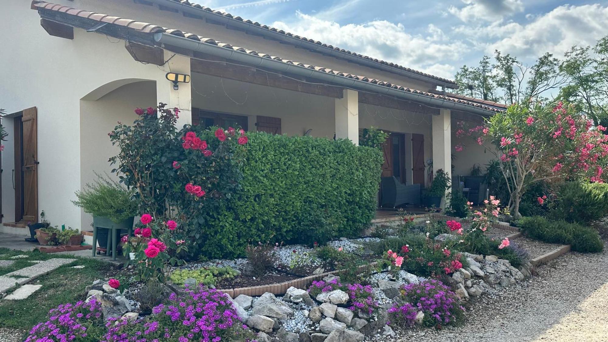 Appartement Mansarde Et Climatise 50 M2 Pompignan  المظهر الخارجي الصورة